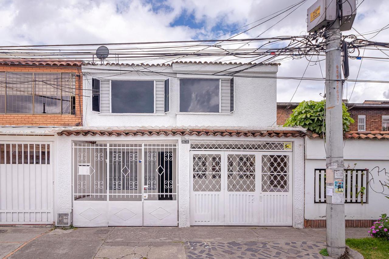 Ayenda Hostal El Tocororo Богота Экстерьер фото